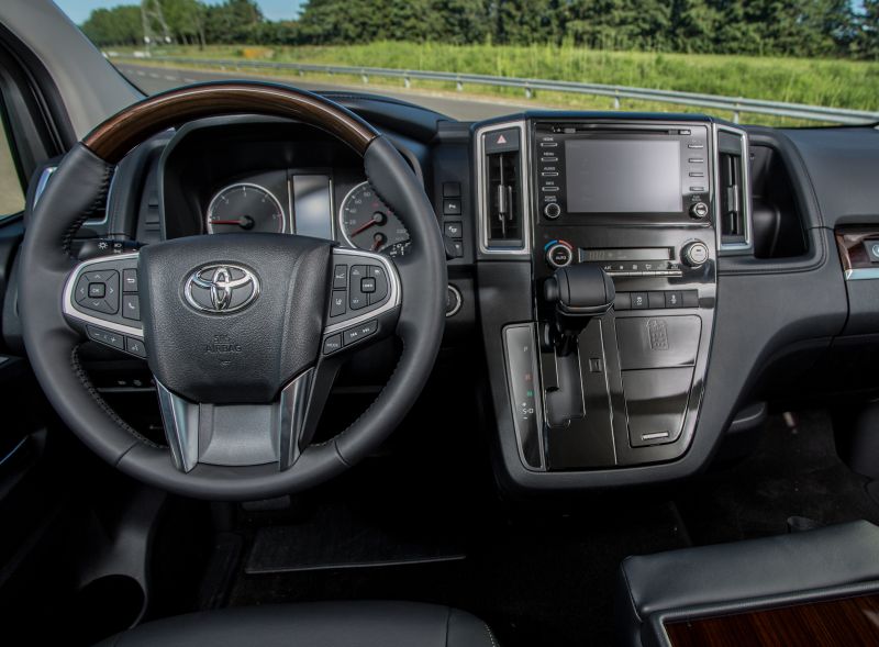 Toyota Hiace interior tablero